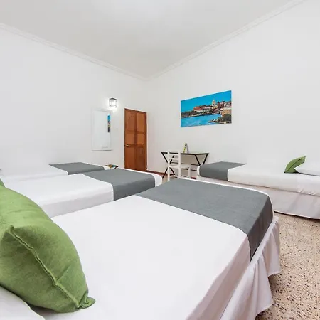 Hotel Ayenda Casa Cano 1805 3*